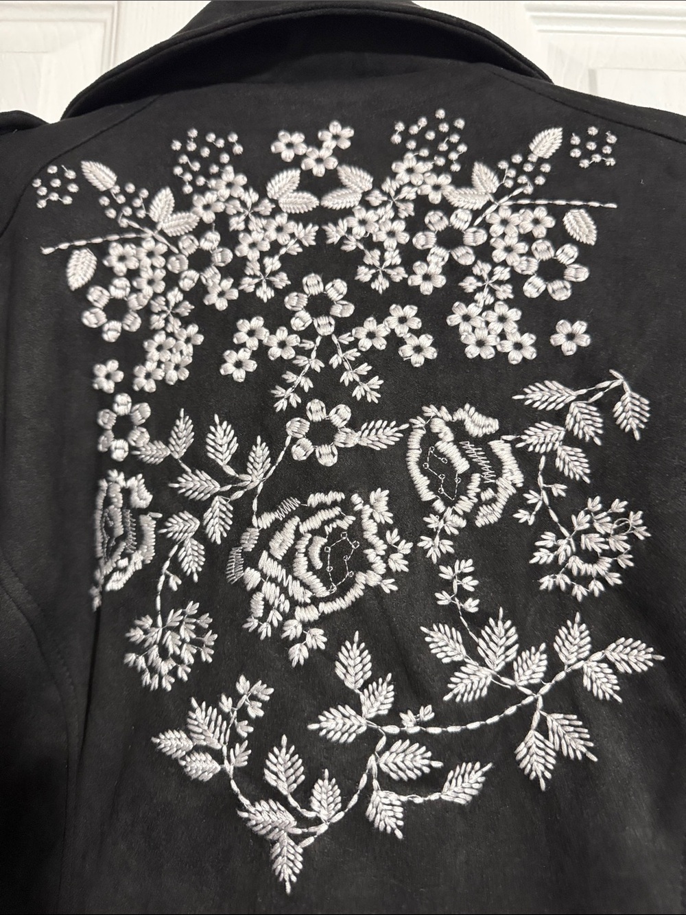 PAPARAZZI black embroidered floral NWT coat jacket size LARGE - Picture 9 of 13